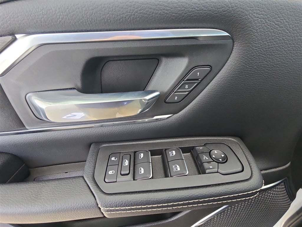 2025 RAM 1500 Laramie Crew Cab 4x4 5'7" Box