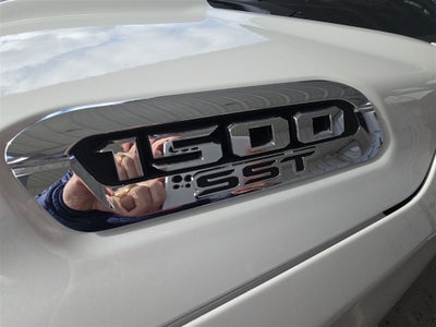 2025 RAM 1500 Laramie Crew Cab 4x4 5'7" Box