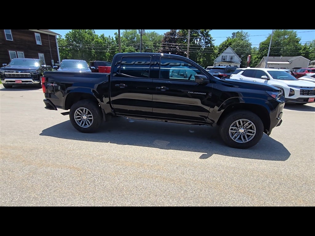2025 Chevrolet Colorado WT/LT