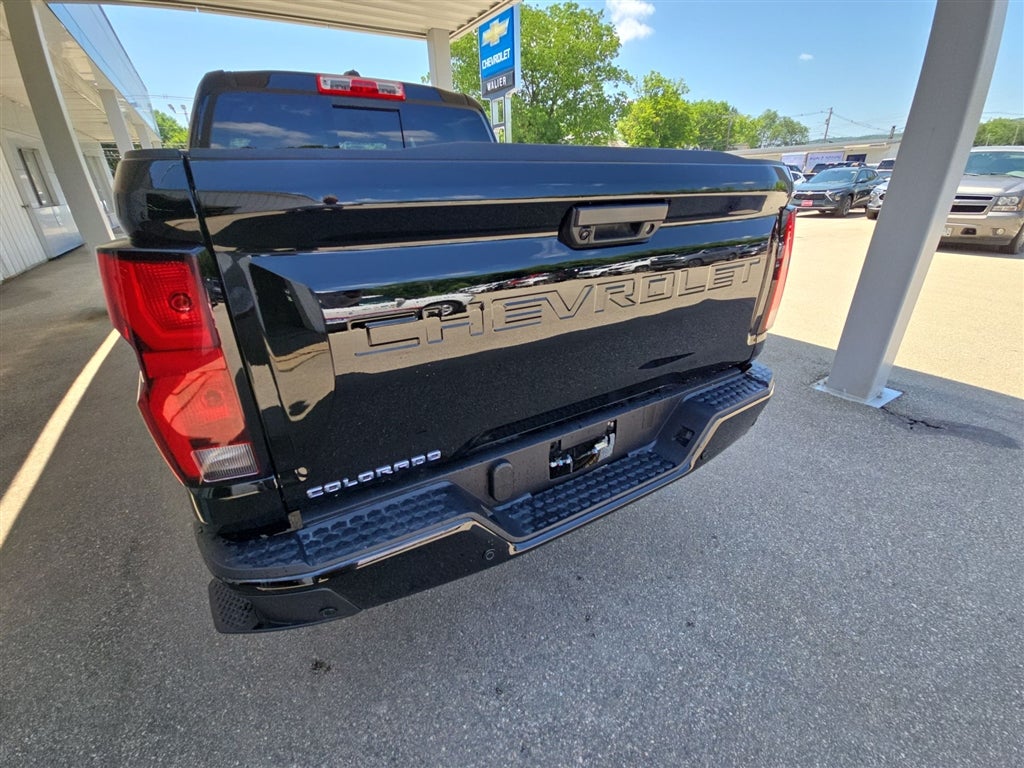 2025 Chevrolet Colorado WT/LT